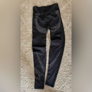 Pink Victoria Secret Black and Gray Leggings EUC Size XS